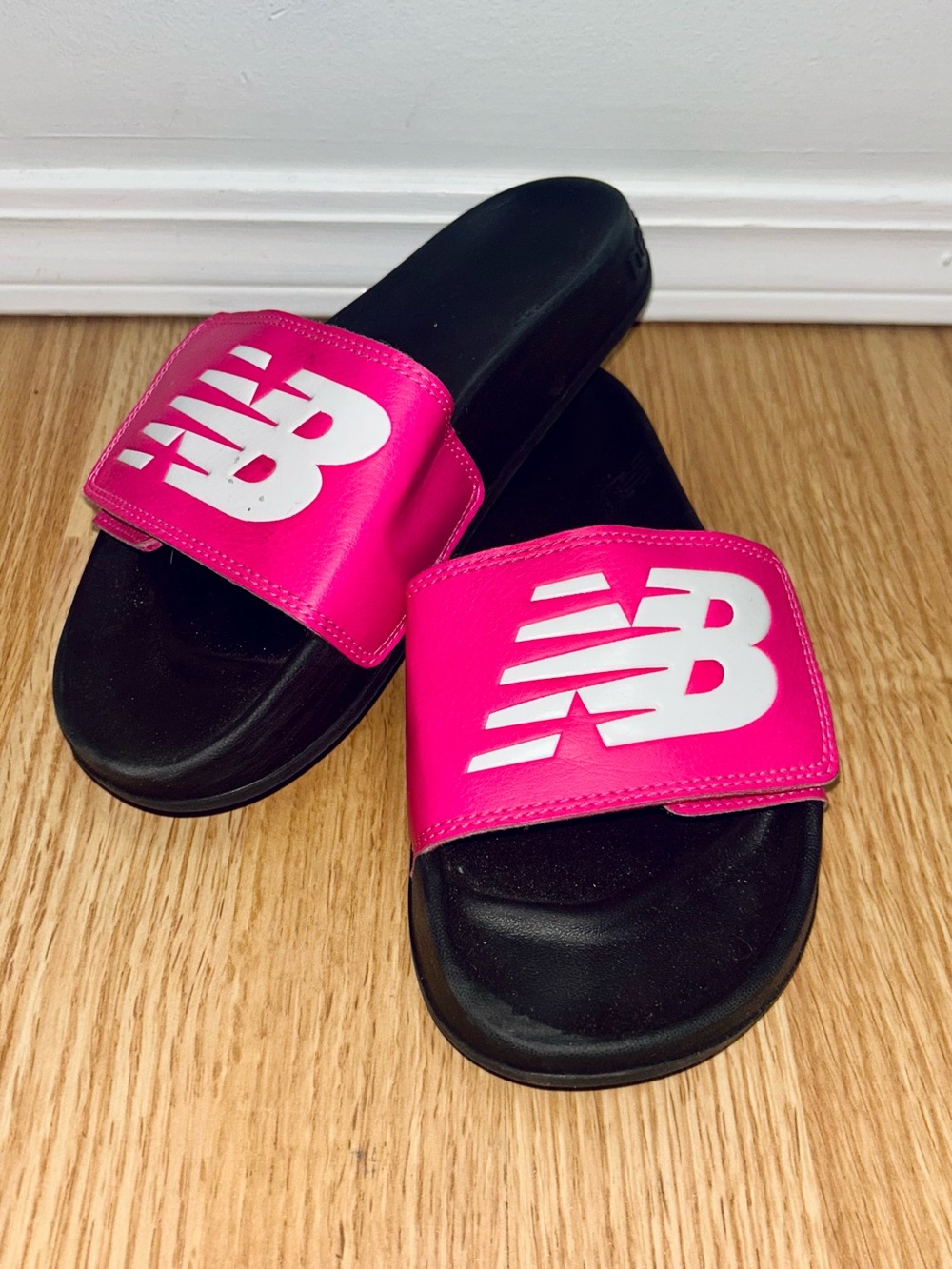 New Balance 200 Adjustable Hot Pink and Black Logo Slides with Velvro Size 3